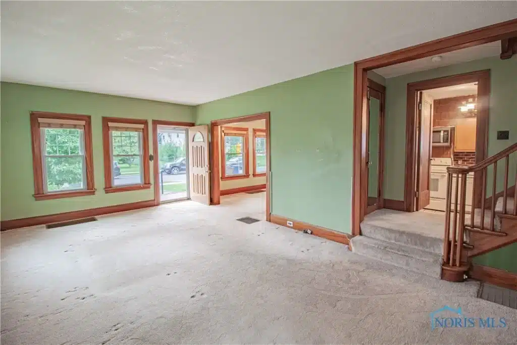 Circa 1924 Colonial Revival Cheap House in Ohio Under 100K Old