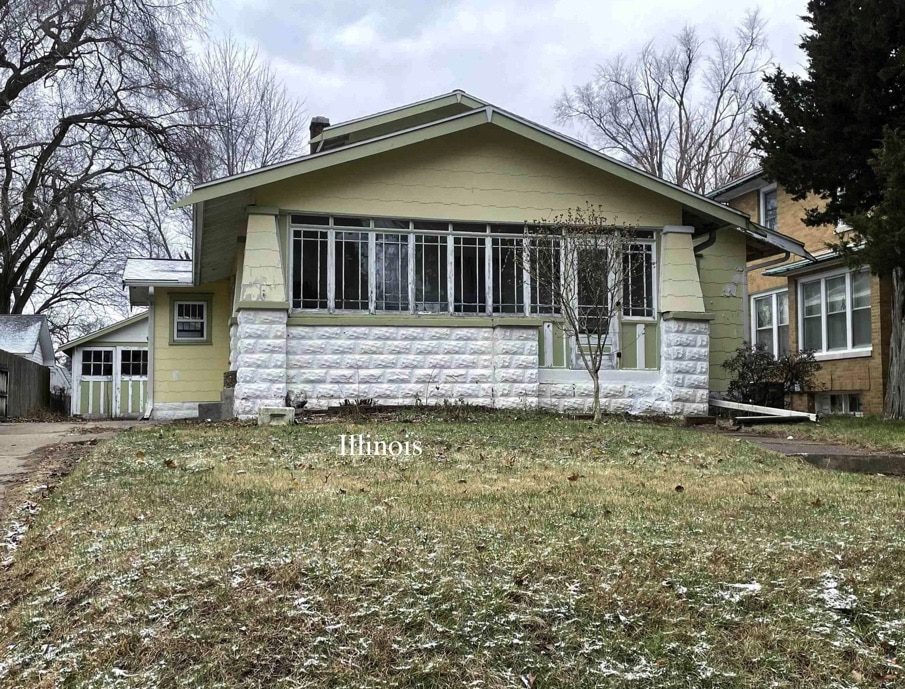 Circa 1927 MoveIn Ready Home in Pekin, IL 95K Pending Old Houses