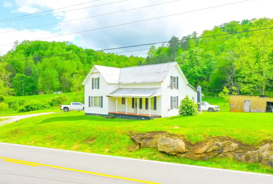 Charming Kentucky Farmhouse